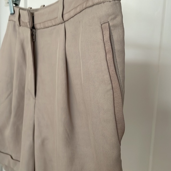 H&M shorts Size 8 - Picture 2 of 6